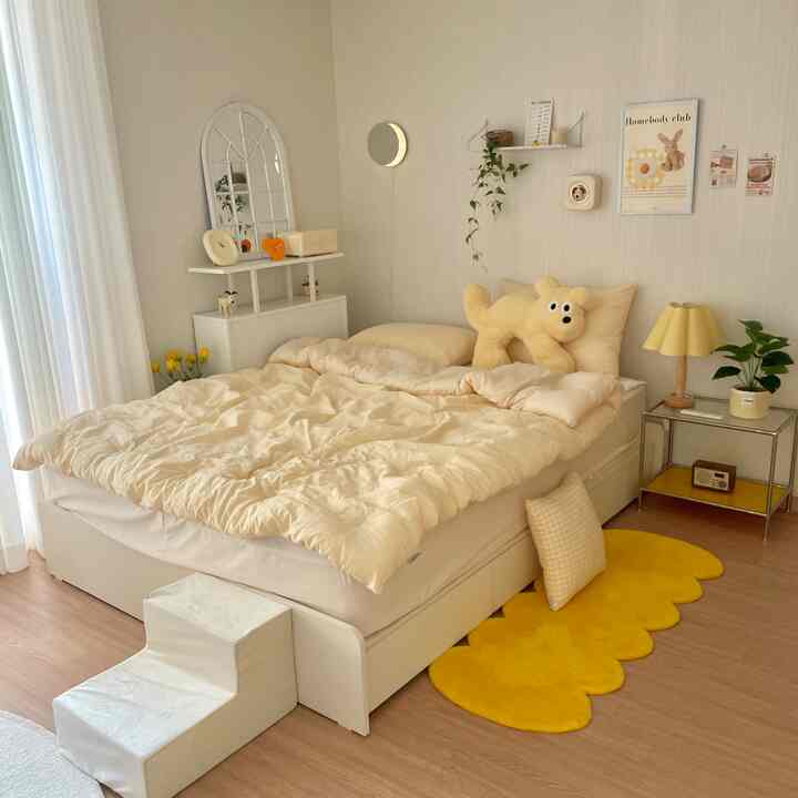 Yellow fan's yellow bedroom 💛✨🍃🧈⭐️

#Ohouse season 9 #차렵이불 #가을이불 #차렵이불추천 #침실인테리어 #노란색인테리어 #아이보리침구 #옐로우인테리어 #버터인테리어 #안방꾸미기 #안방인테리어 #신혼부부침실 #신혼부부인테리어 #거울 #아치형거울 #창문형거울 #포스터 #인테리어포스터 #빈티지포스터 #벽난로콘솔 #러그 #테이블 #모듈협탁 #침실스탠드 #아치형거울  