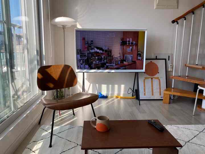 新婚ハウス一次のリビングルーム。テレビの電線とルーターを見せないのは簡単ではありません...カーテンはまたいつですか.... 