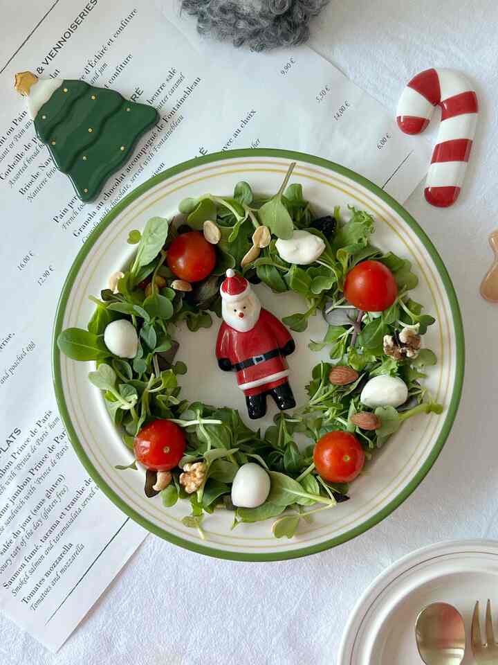How to Make a Christmas Home Party Salad Wreath
Make a salad wreath easily and have a Christmas home party!

The salad wreath was really popular this year, following last year!

#Oh Home Restaurant #샐러드리스 #홈파티메뉴 #크리스마스홈파티 #크리스마스메뉴
#Christmas Food #크리스마스소품 #오늘부터크리스마스 #간단요리 #간편요리

