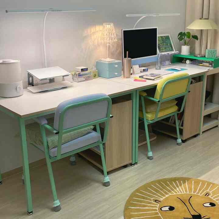 #서재 I think my studio would fit better with the word #공부방. As expected of a #신혼집, everything is in twos!

My study room is a scene of a lion in a safari plain running towards its target. I'm a lion. I decorated it with furniture and props in green, sky, and wood tones that symbolize the plain.

#FoundPoint #데스크테리어족 #데스크테리어 
#Bragging About My Home