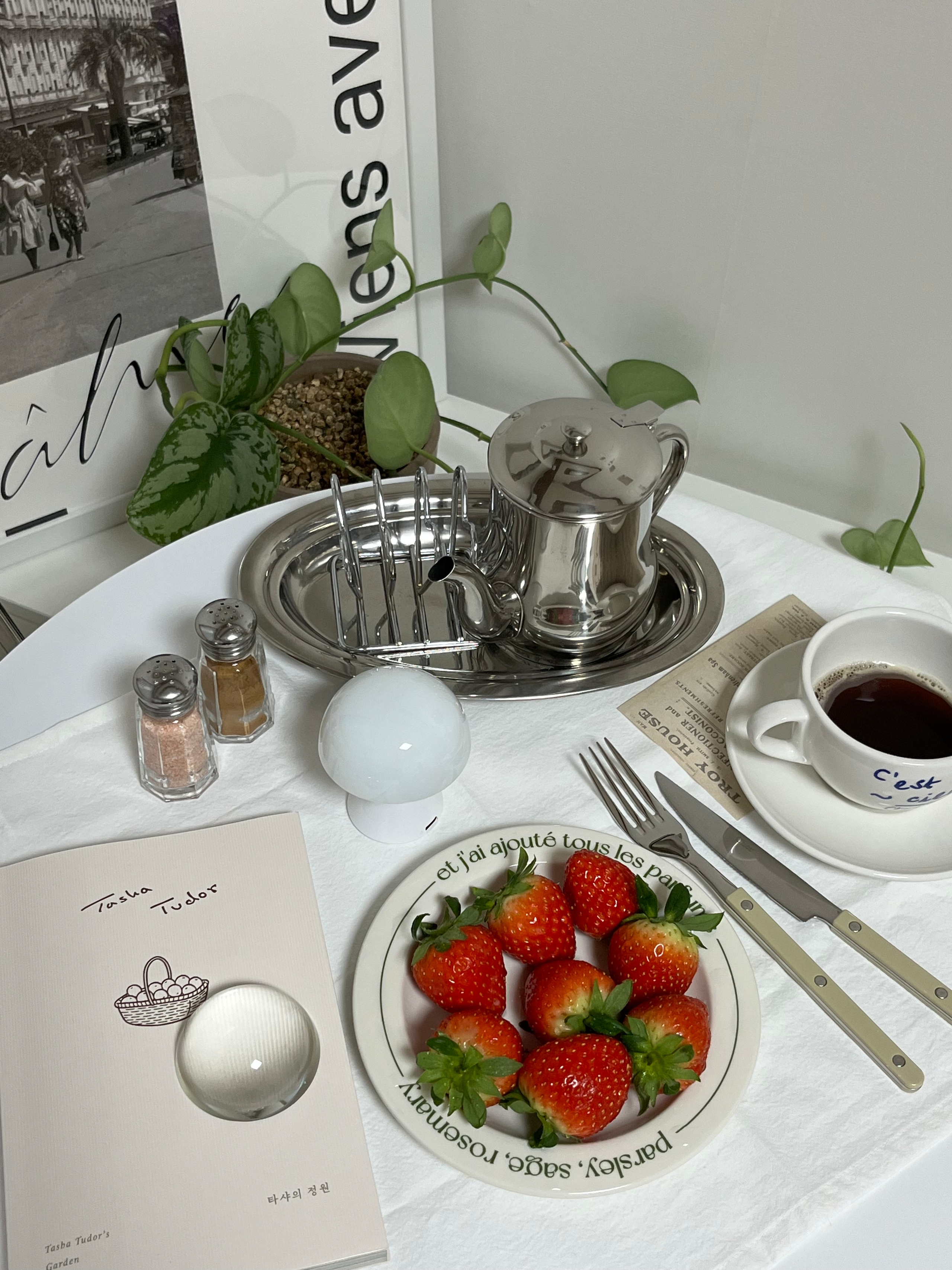 Modern Color-Handled Flatware Set for 2 (8-Piece) user photo