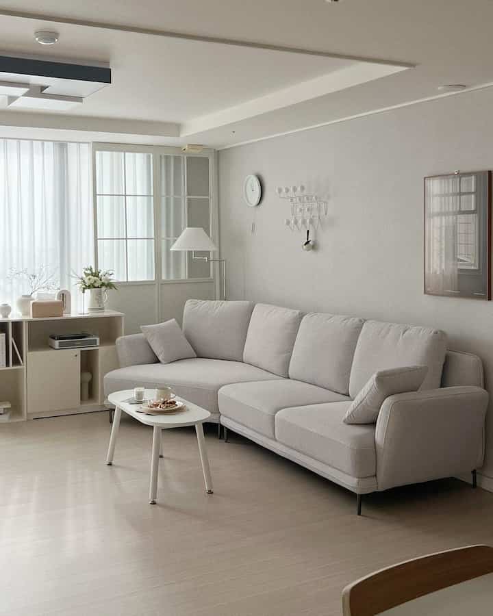 Saya rajin membersihkan ruang tamu di pagi hari dan membersihkan sofa ruang tamu.
Itu dipindahkan kembali ke posisi semula.
Sejauh mana daya tarik tipe setengah sofa?
Ruang tamu yang rapi diambil saat permadani berada di mesin cuci!

#Interior Ruang Tamu #집꾸미기 #거실꾸미기
#Interior putih #유리가벽 #가벽인테리어
#Sofa #소파인테리어 #인테리어소파 #모듈소파
#Sofa kain #반카우치소파 #클레아소파 #반코너소파
#Some&Deco #썸앤데코소파
