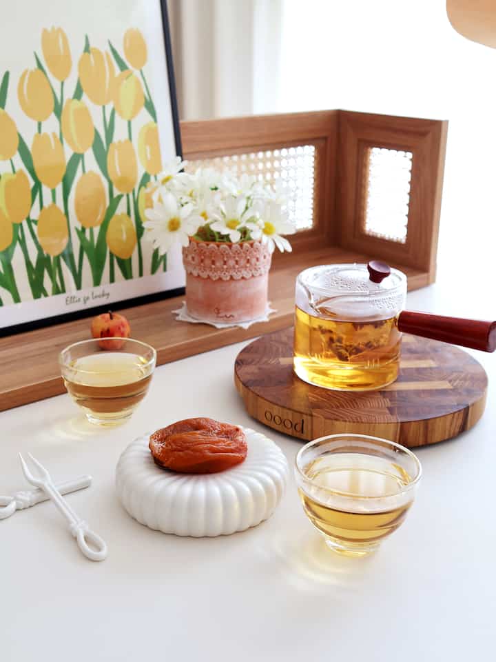 Waktunya minum teh hari ini🤍
Waktunya hanya untuk diriku sendiri sekali sehari, dengan hal-hal yang kusuka
Hal-hal kecil yang saya isi dalam kehidupan sehari-hari sangatlah berharga.
Minatku akhir-akhir ini adalah kesehatan, jadi aku minum teh sehat daripada kopi🤍



#Saya juga seorang pencipta
#Waktunya Minum Teh #홈카페 #홈카페존 #내열유리잔 #차포트 #티포트 #디저트접시