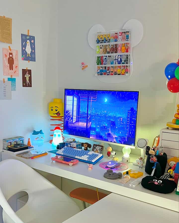 Tahukah Anda BE@RBRICK? 
Ini adalah mainan kotak buta yang dirilis sebagai seri oleh Medicom Jepang, dengan berbagai karakter, selebriti, dan gambar yang dirancang dengan dasar dasar berbentuk beruang. 
#ItemKidult #Bearbrick #ItemKidult #Desk Terrier #Alat Peraga Lucu #Ruang Hobi #InteriorKidult #Gambar #DekorasiGambar #Sanrio #My Melody #Match Sell 