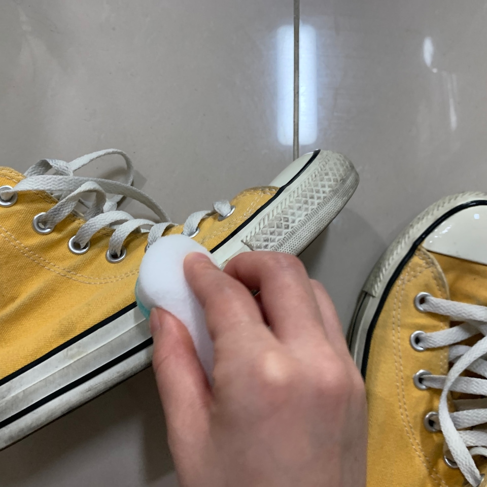 세탁소 안 보내고 1500원으로 운동화 세탁하기👟, 오늘의집 고수들의 꿀팁 | 라이프스타일 슈퍼앱, 오늘의집