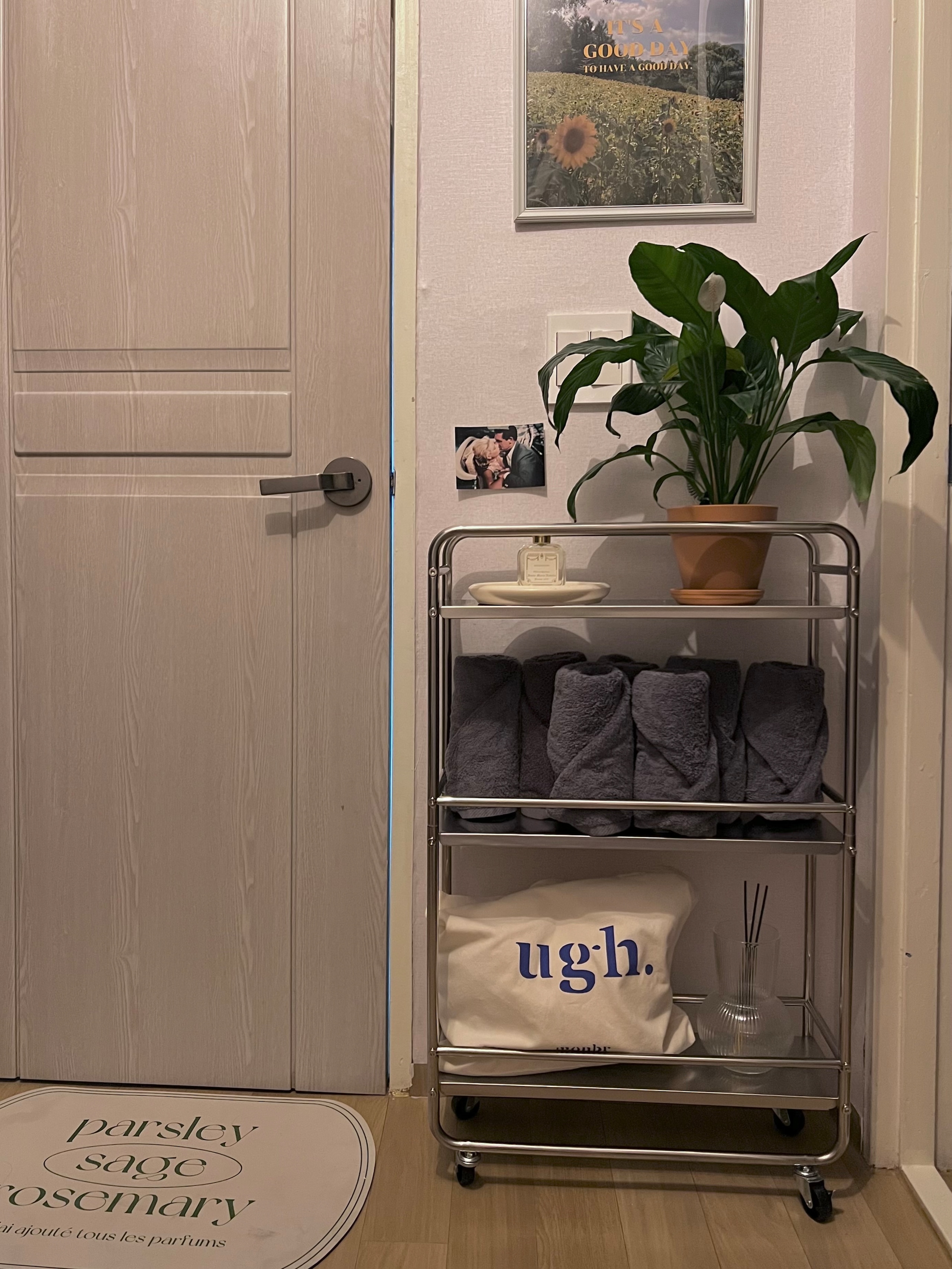 Slim Rolling Metal Storage Cart user photo