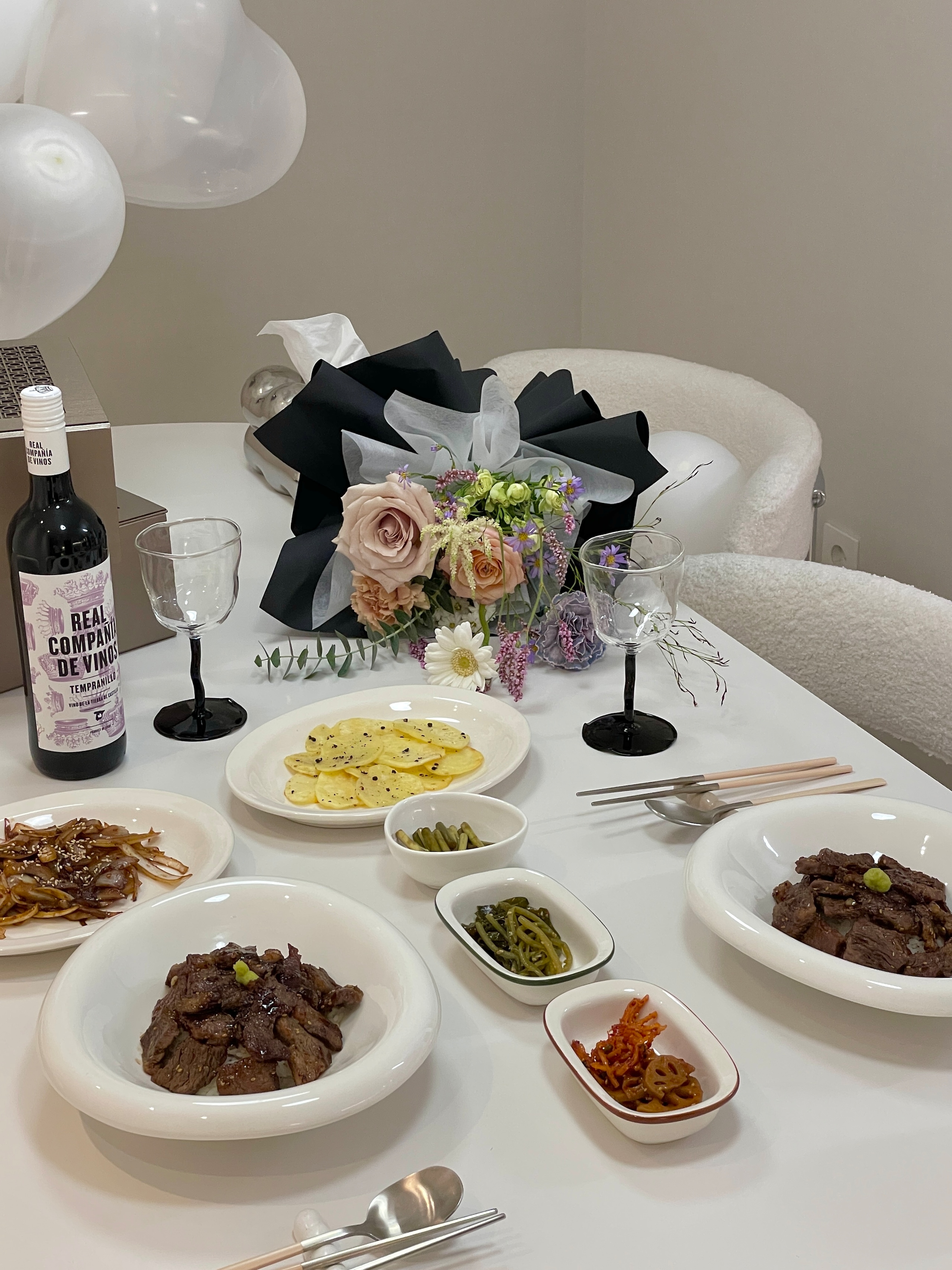 Seoul Minimalist Matte Spoon & Chopstick Set for 4 (8-Piece) user photo