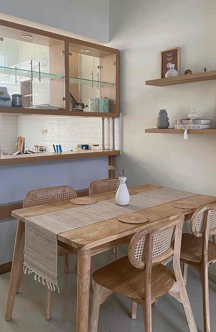 Dapur Putih di Rumah Mungil