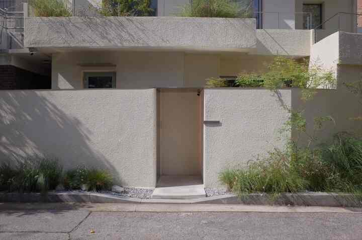 🇰🇷 中古住宅を建て替えて大変身：犬に配慮した作りと開放的な間取り