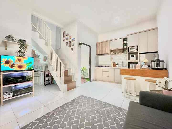 Rumah dengan Sudut Menjahit