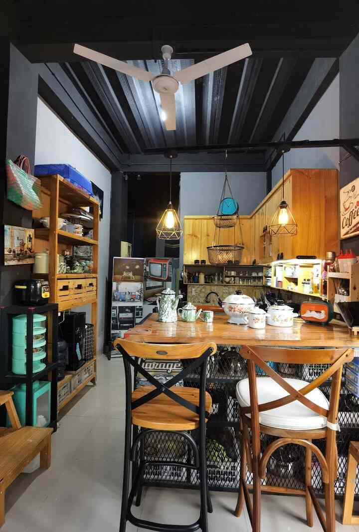 Rumah dengan Perabotan Vintage