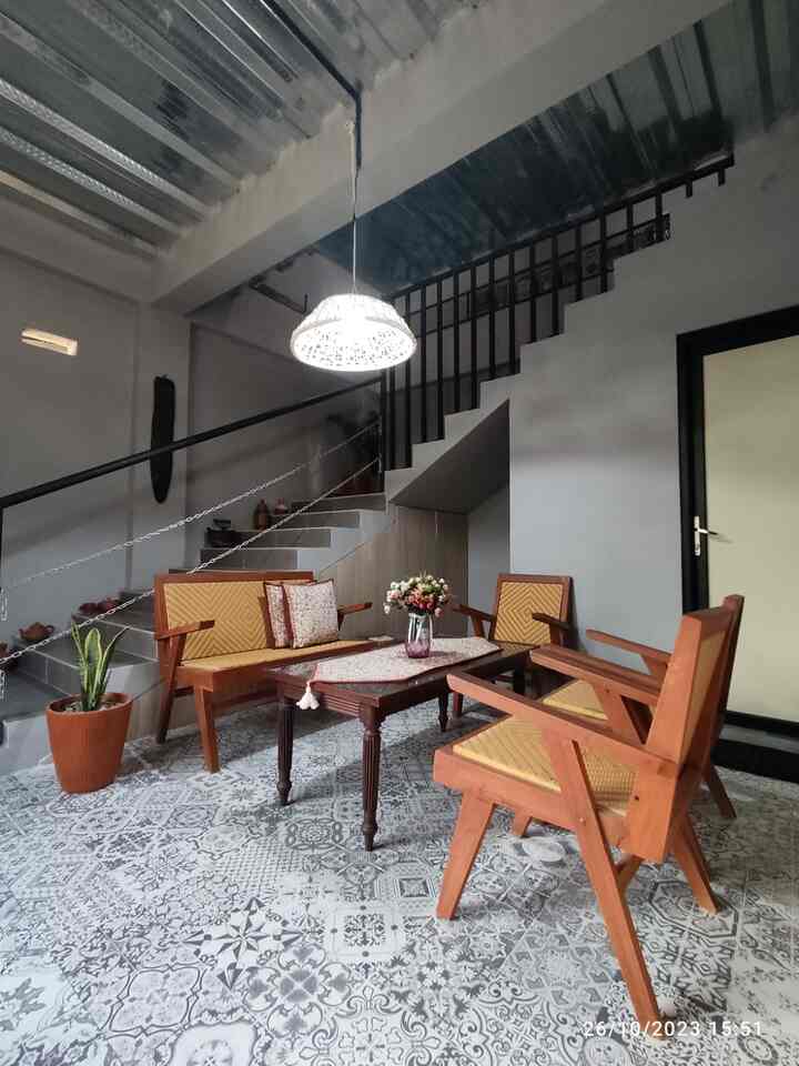 Rumah Industrial Sentuhan Tradisional Indonesia