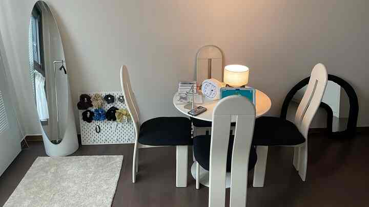 🇰🇷 6畳の実家暮らし部屋：ユニークなヴィンテージ家具が魅力