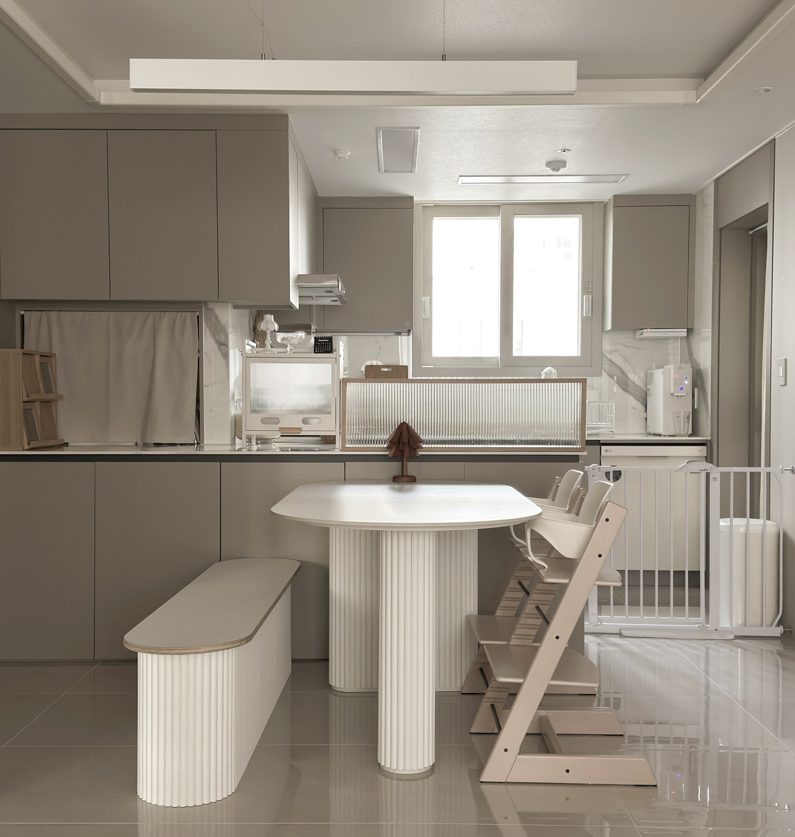 Milky LPM Glass Kitchen Island Partition user photo
