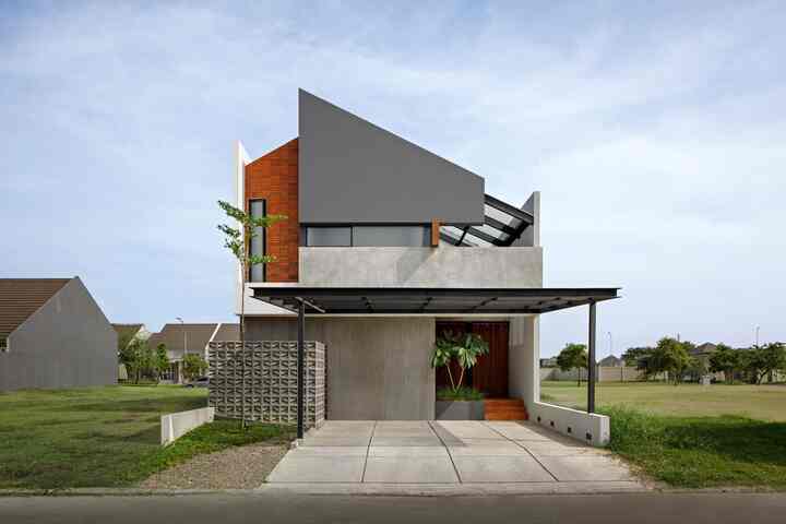 Rumah Tropikal Bermandi Cahaya di Cikupa