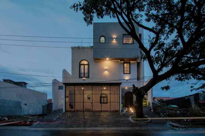 Rumah Khas Bugis untuk Keluarga Besar