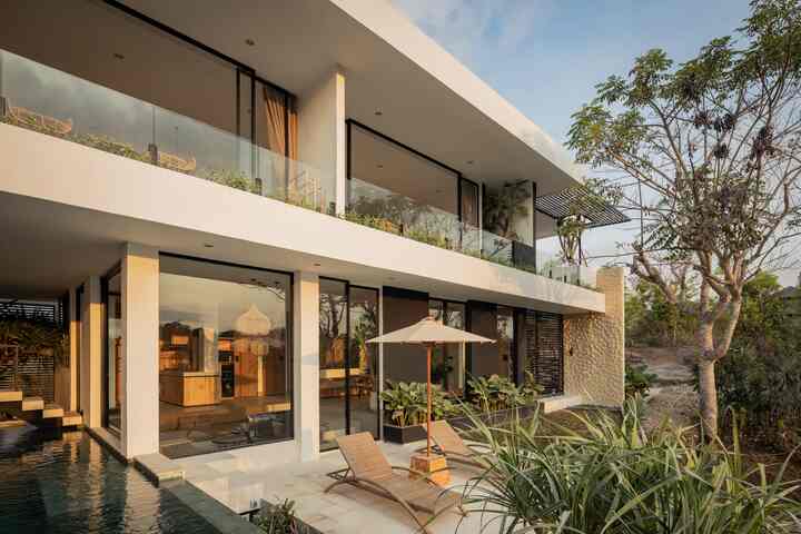 Rumah Tropikal di Pinggir Tebing