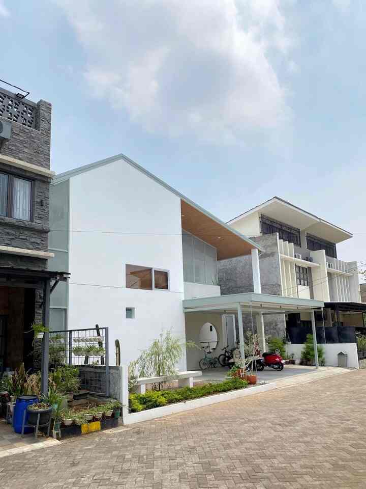 Rumah dengan Elemen Horizontal