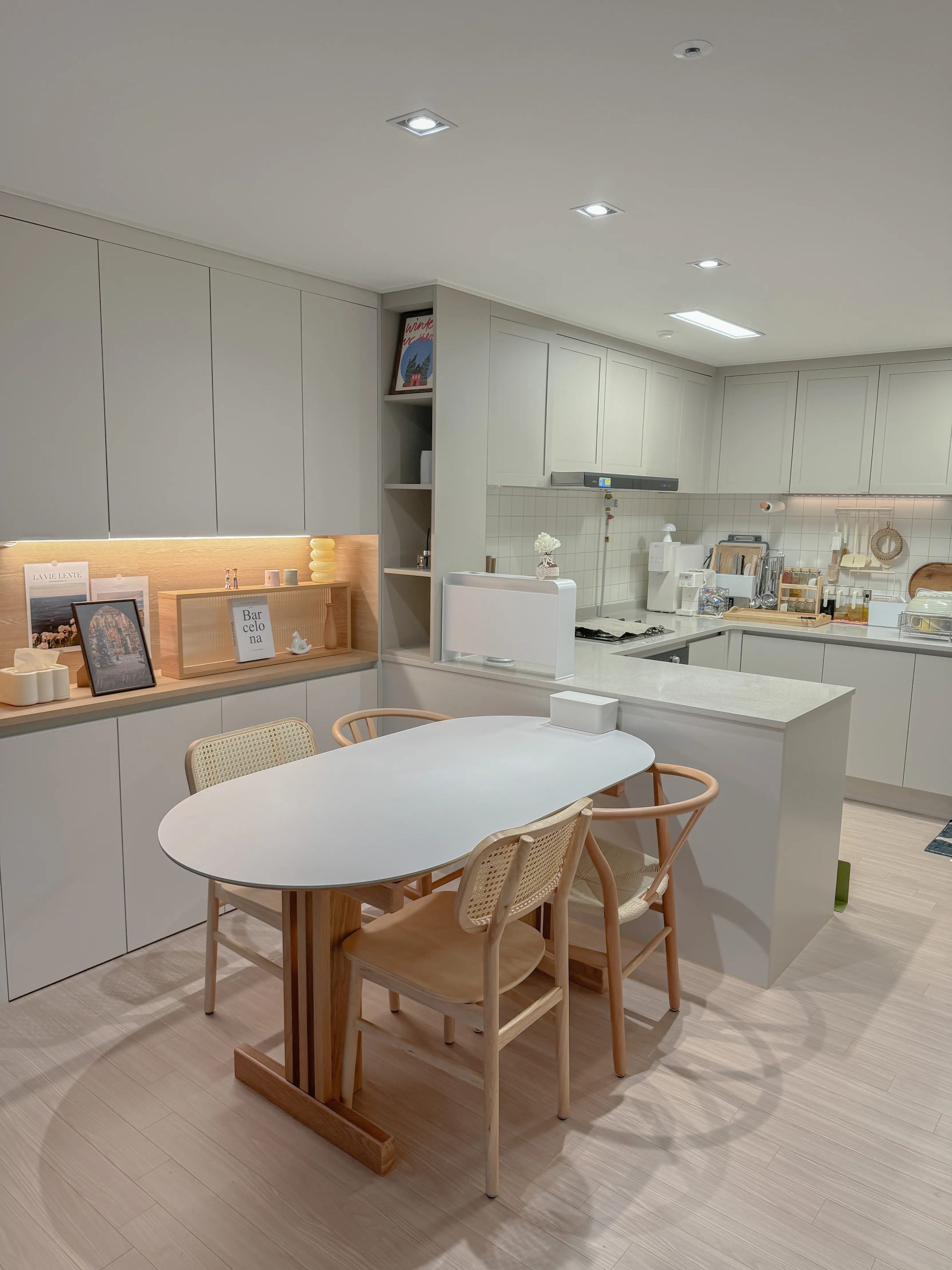 Milky LPM Glass Kitchen Island Partition user photo