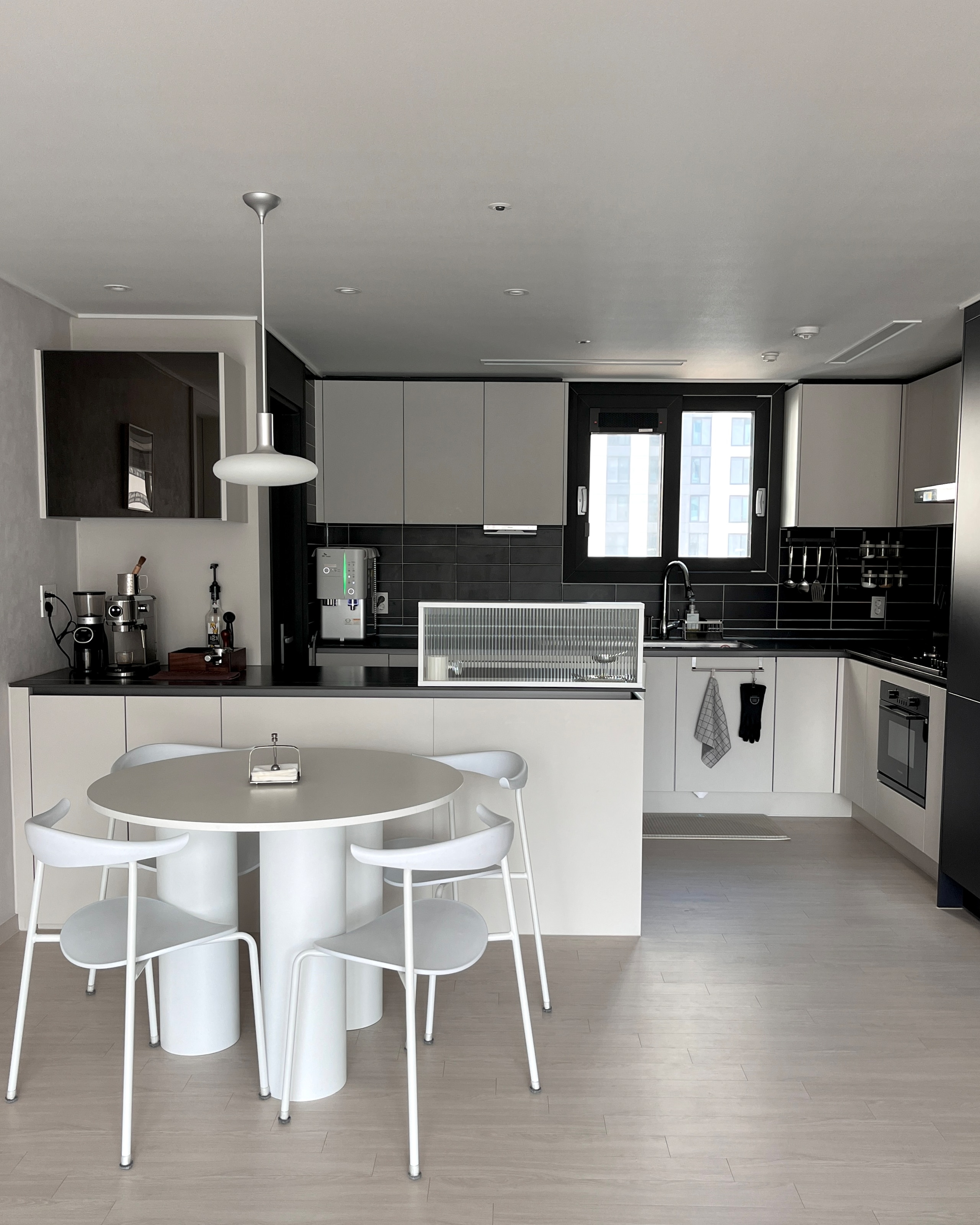 Milky LPM Glass Kitchen Island Partition user photo