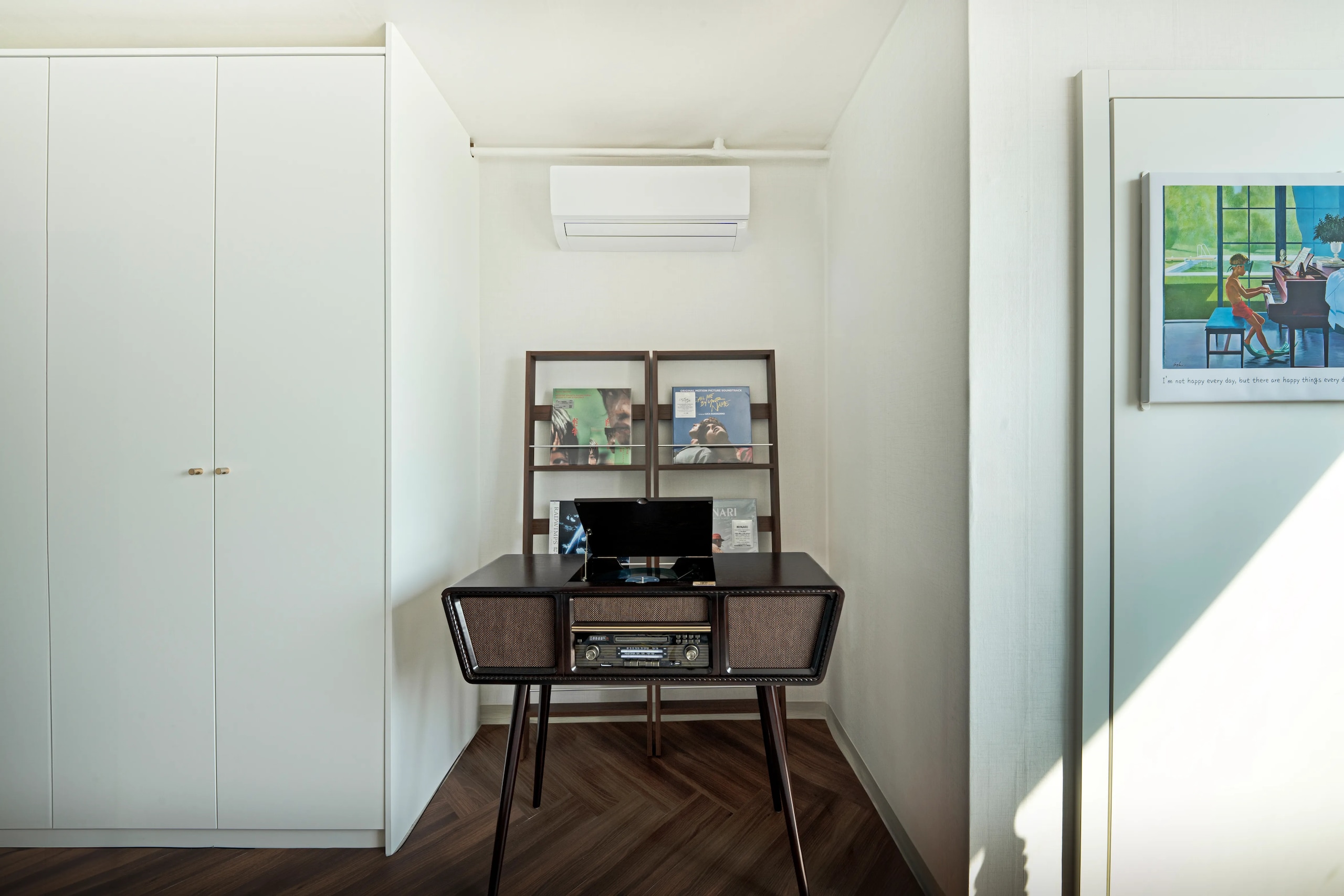 Bold Interior Magazine Rack user photo