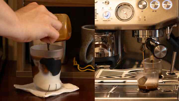 暖かいブラウン調のキッチンスペース、小さな収納キャビネットの上にエスプレッソマシンと様々なコーヒーカップが置かれた居心地の良いおうちカフェの雰囲気