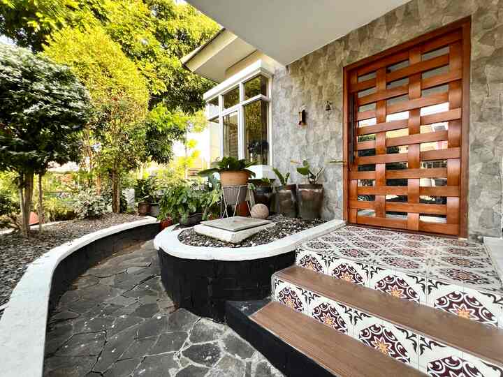 Rumah Bersebelahan dengan Jogging Track