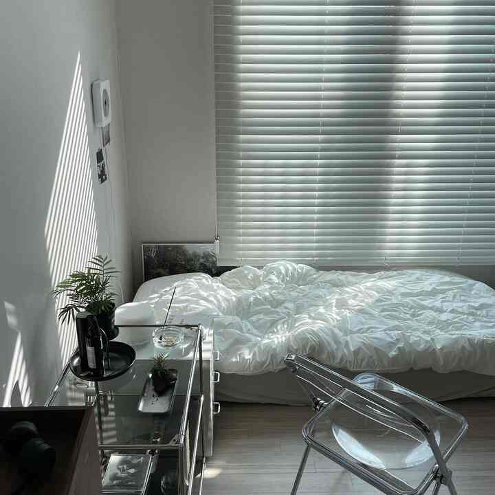 🇰🇷 実家の6畳部屋：モノトーンを基調にウッド・グリーンを加える