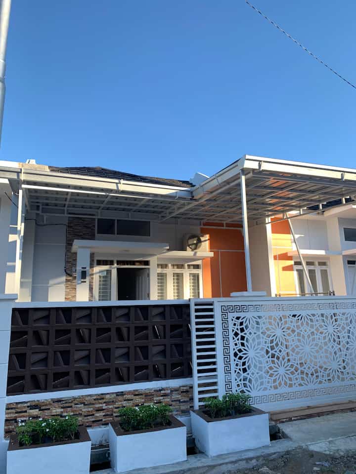 Rumah Mungil Bertumbuh di Kota Padang