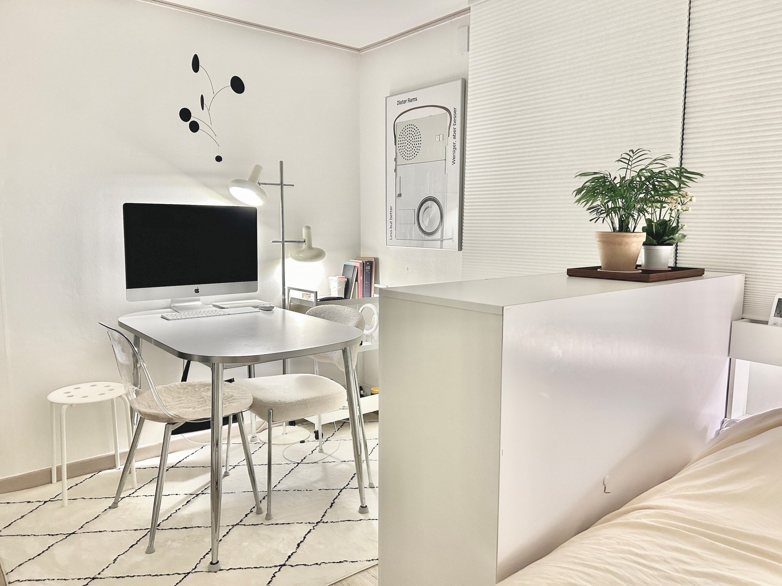 iMac で部屋をおしゃれに PCデスク imacのある部屋のおすすめ商品とおしゃれな実例 ｜ RoomClip