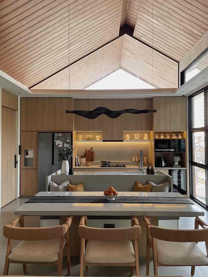 Rumah Rasa Apartemen Milik Pasangan Muda