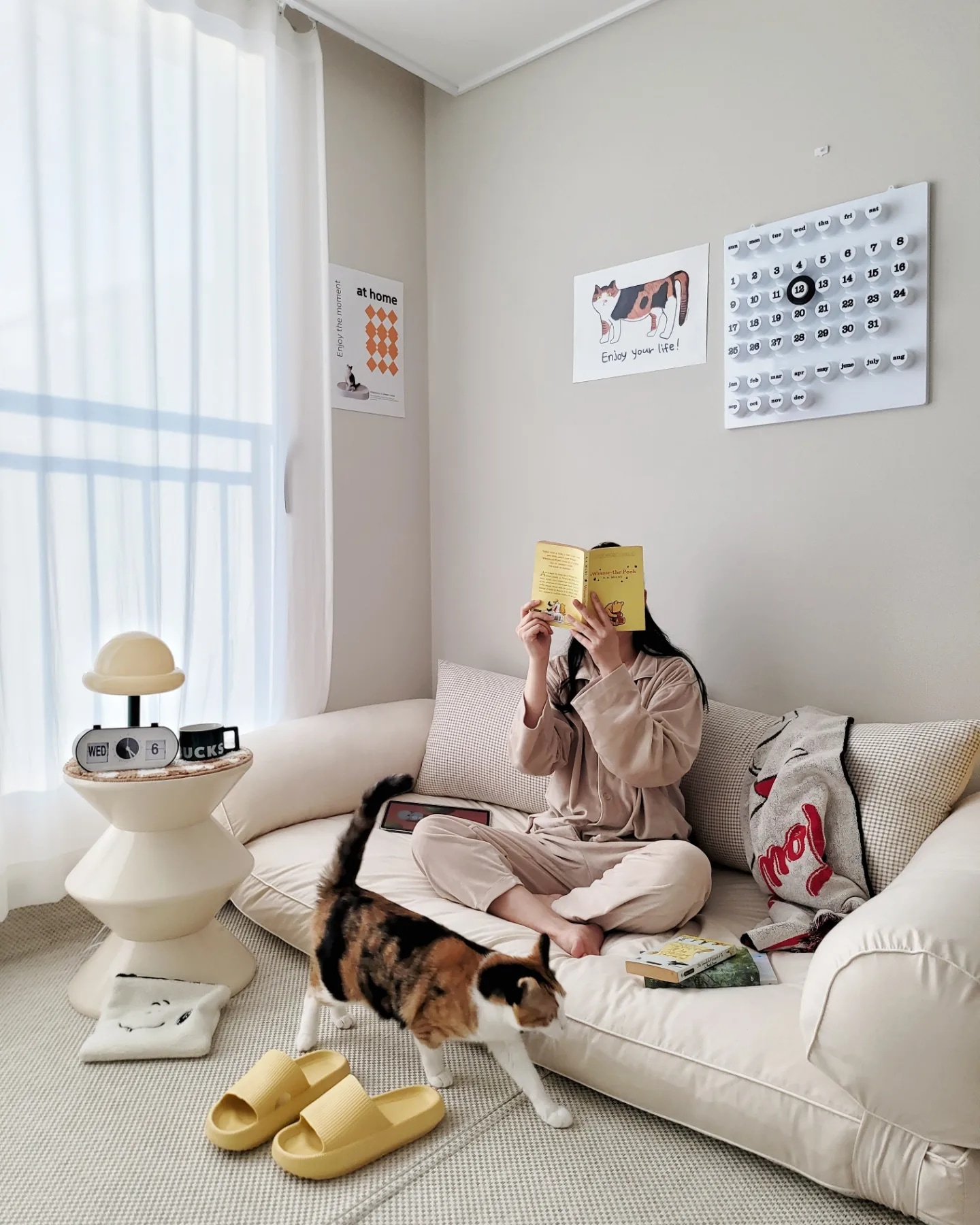 Round Modern Flip Table Clock user photo