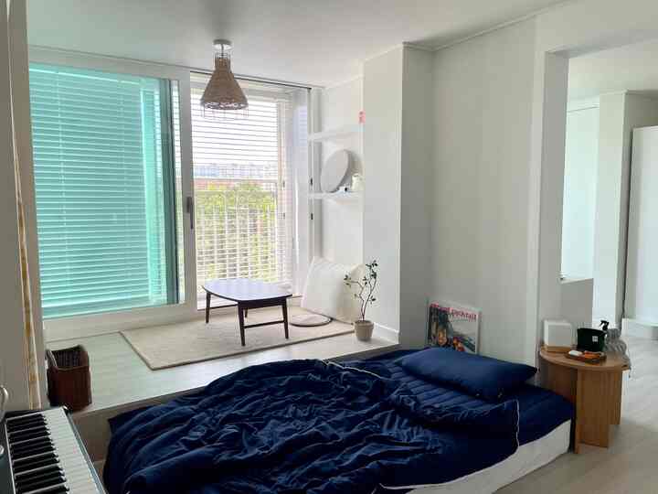 🇰🇷 段差のある暮らし：それぞれのアイテムが主役になるシンプルインテリア