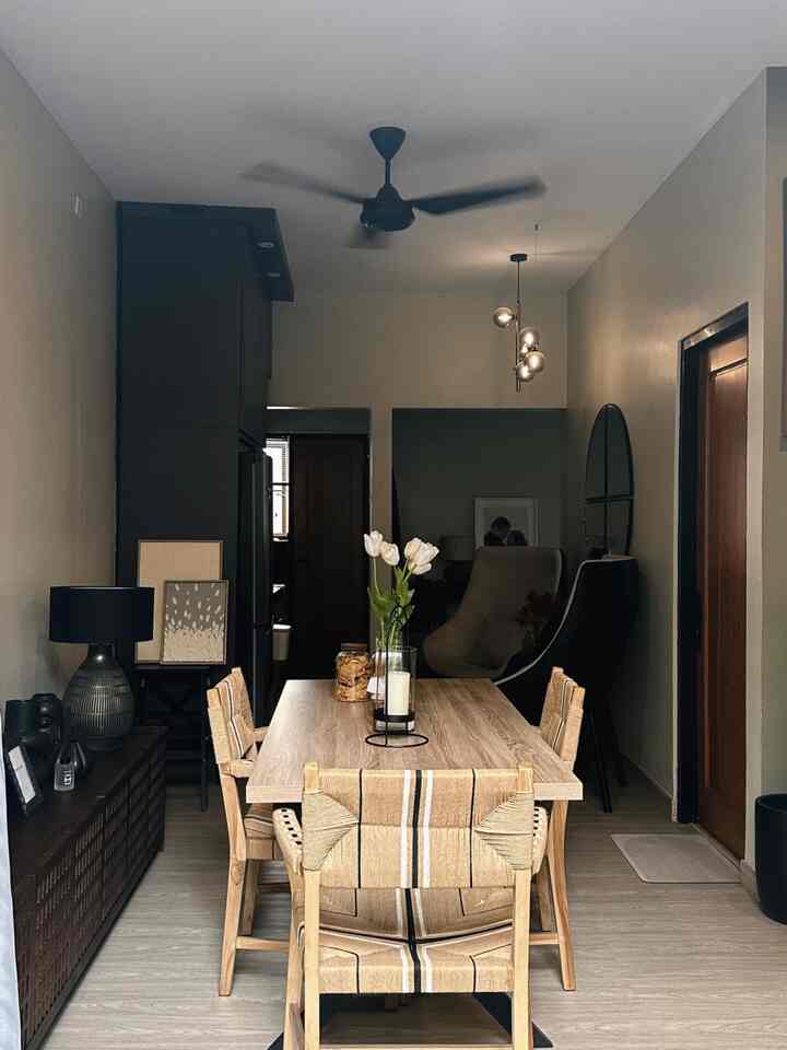 Rumah All Black yang Homey 