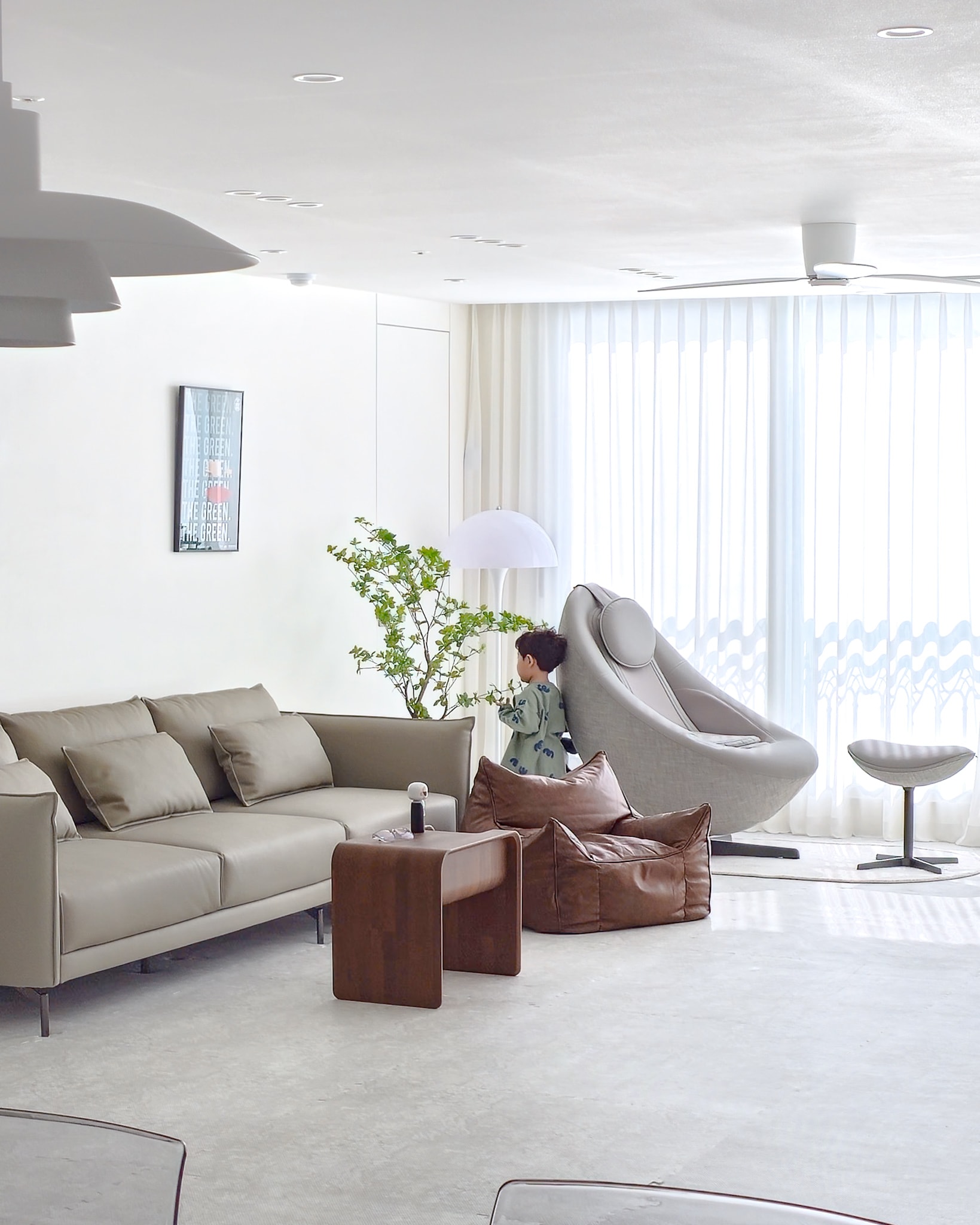 Multi-Use Curved Side Table user photo