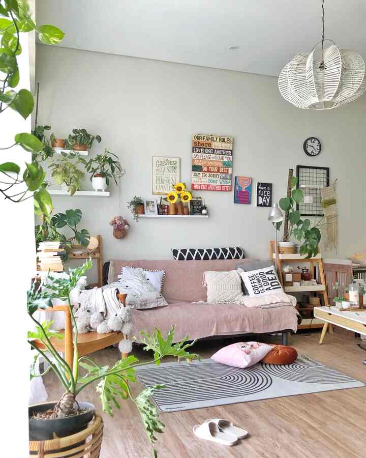 Rumah Kami Bersama 13 Kucing