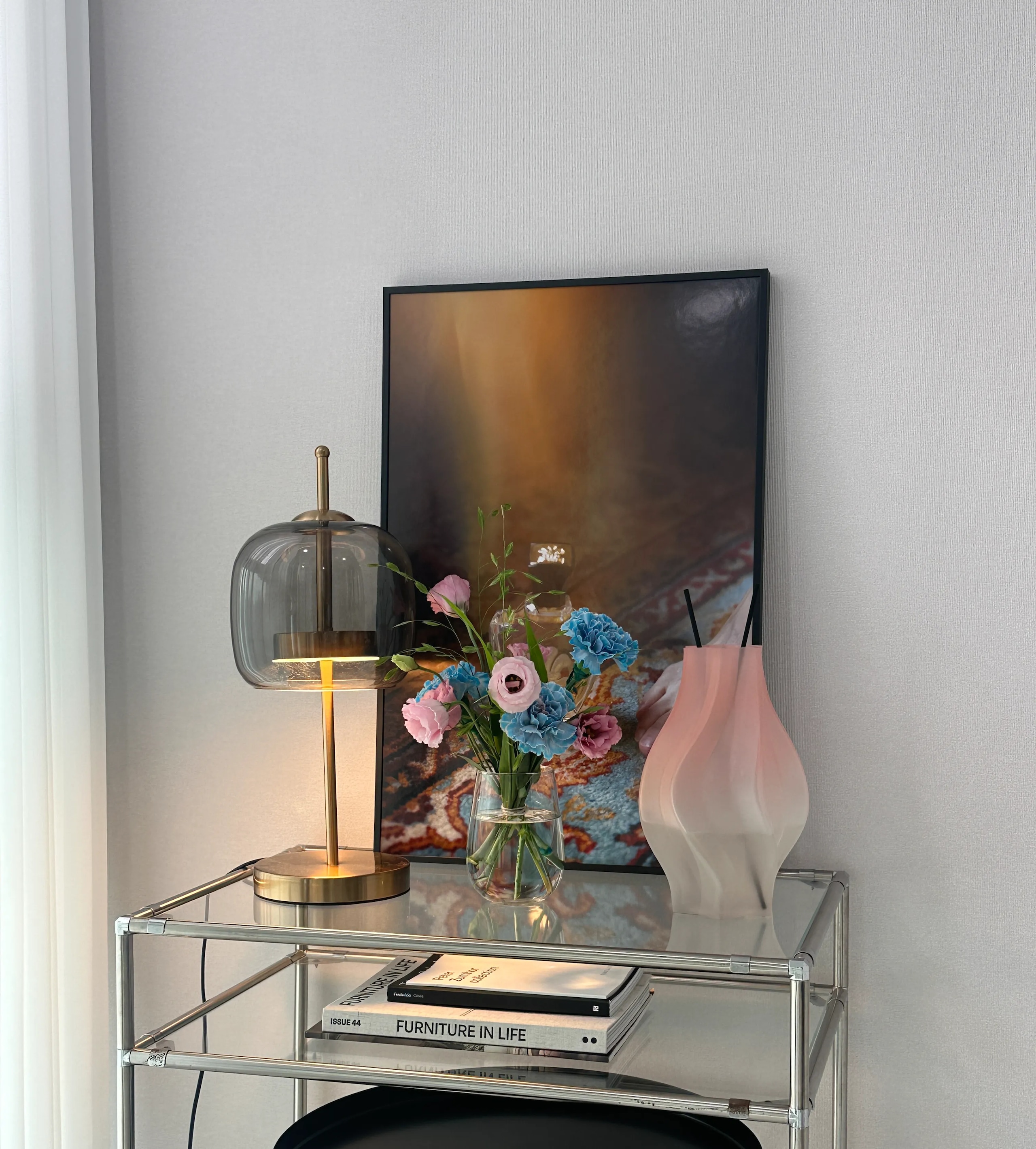 ミッドセンチュリーモダン風 皿用隙間収納のインテリアコーディネート