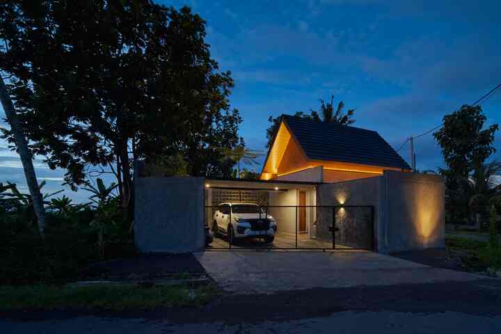 Rumah dengan 3 Atap di Yogyakarta