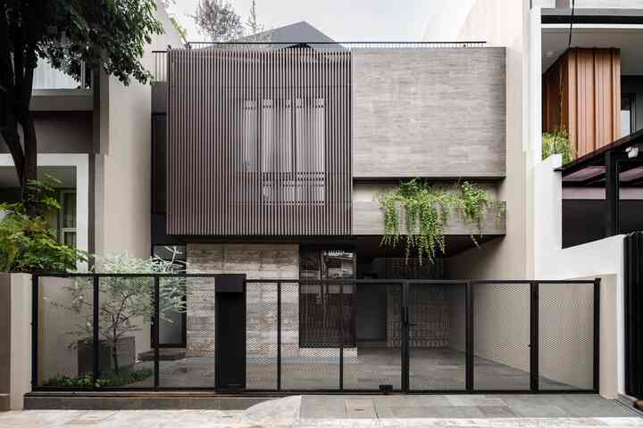 Rumah Industrial Minimalis dengan Void hingga 3 Lantai