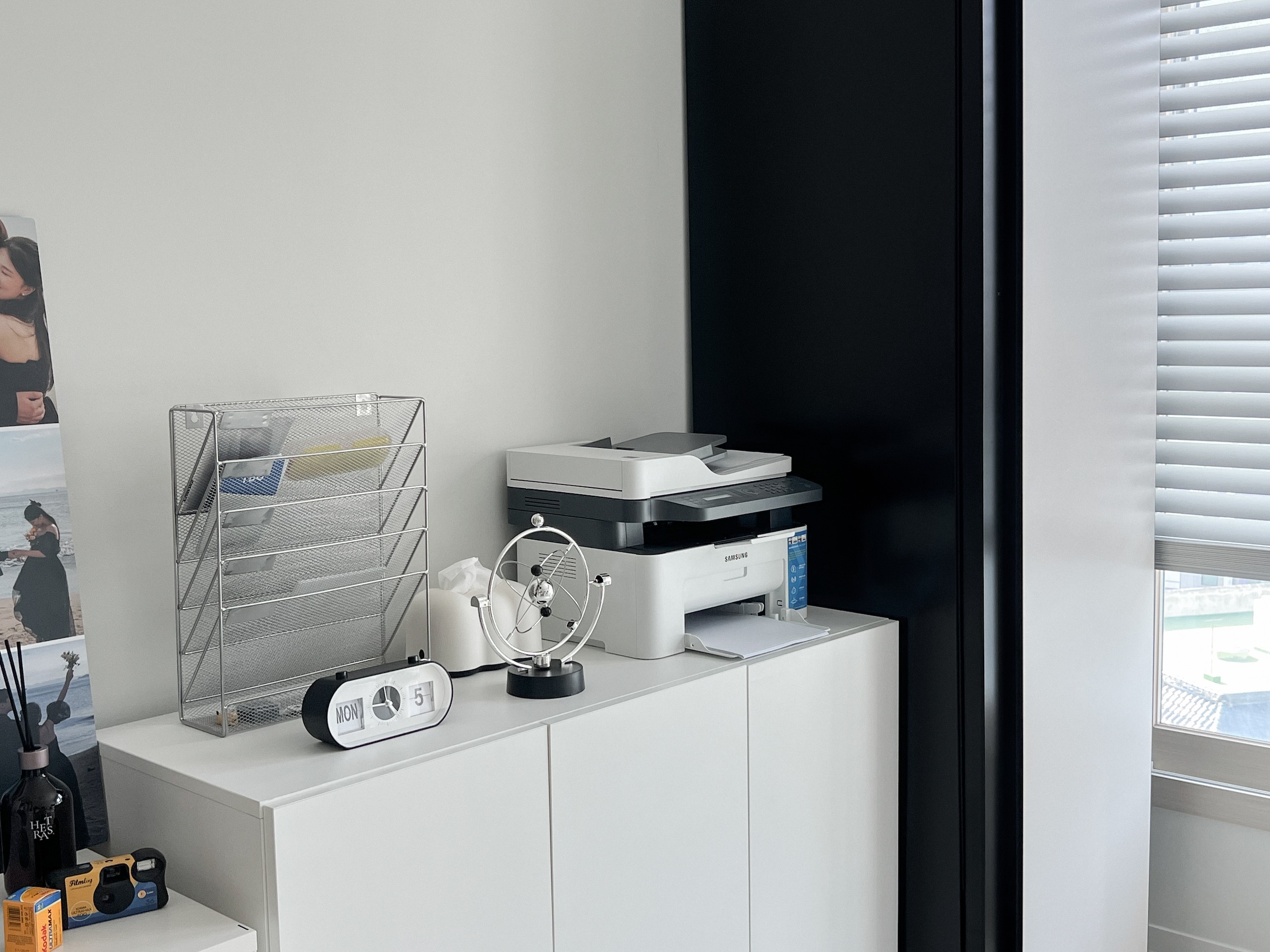 Round Modern Flip Table Clock user photo