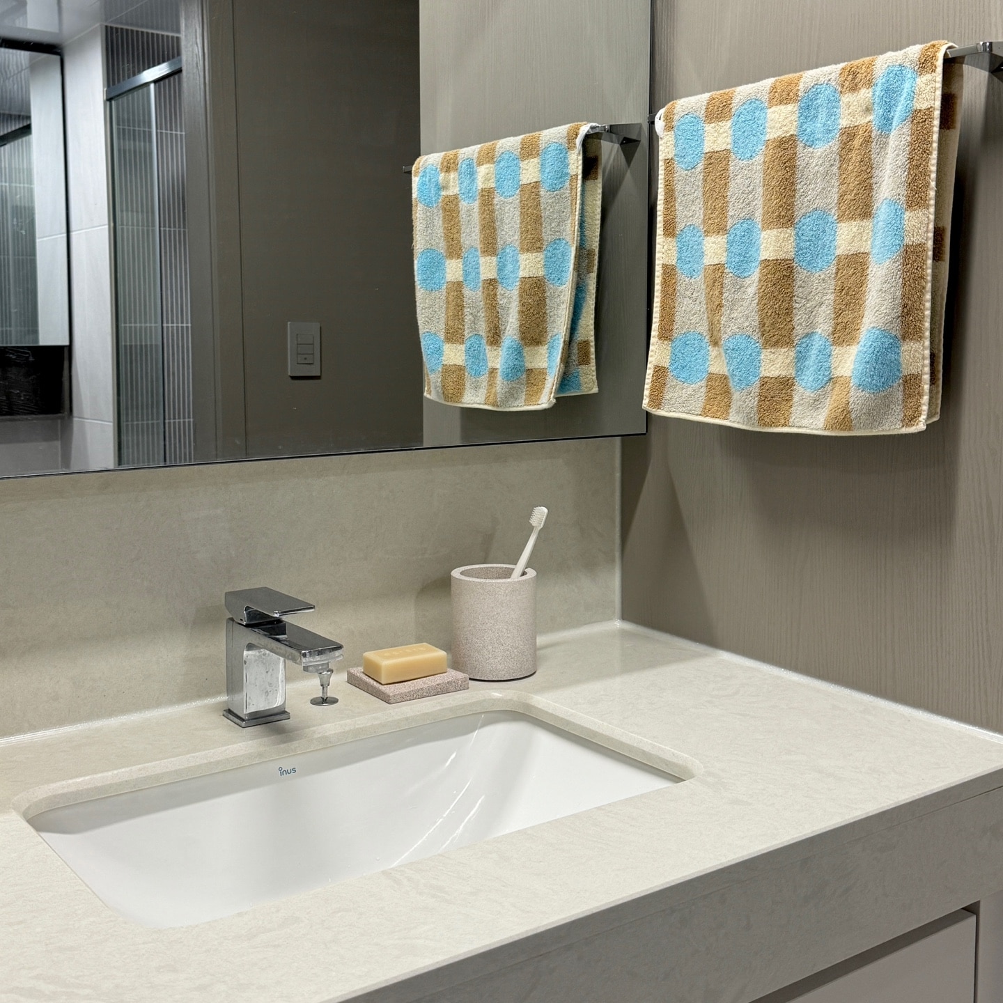 Warmgrey Tail Signature Print Towel Gift Set (3-Piece) user photo