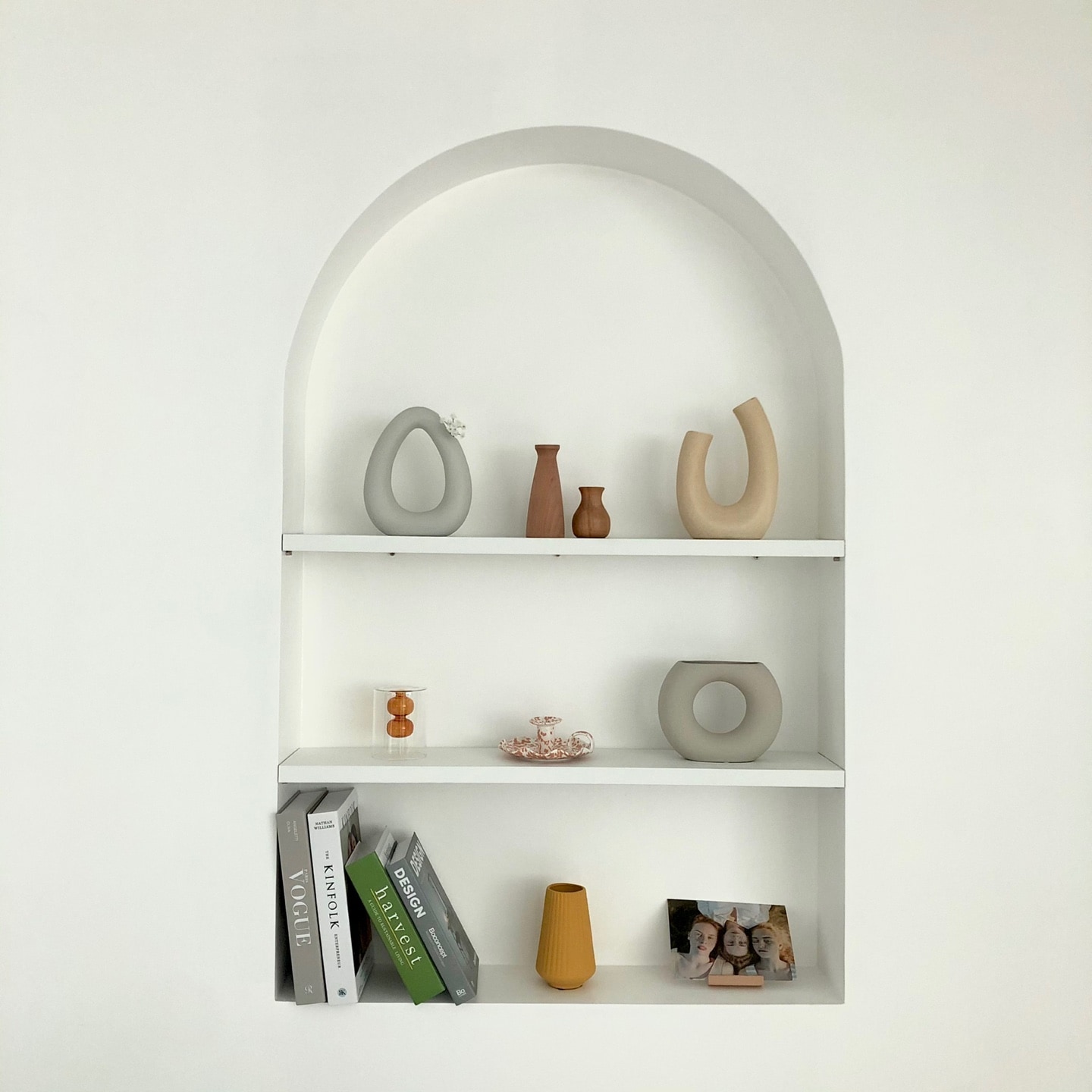 Curved Modern Ceramic Vase user photo