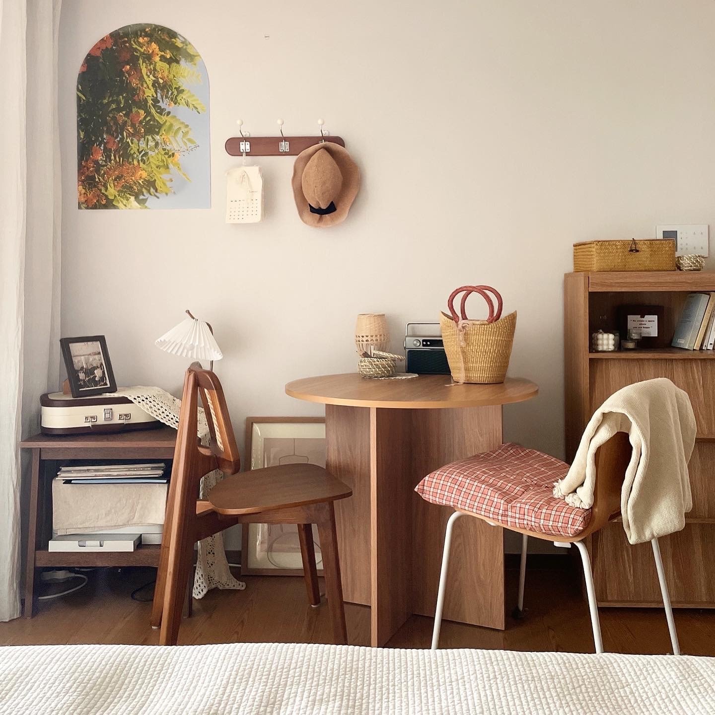 Small Round Dining Table user photo