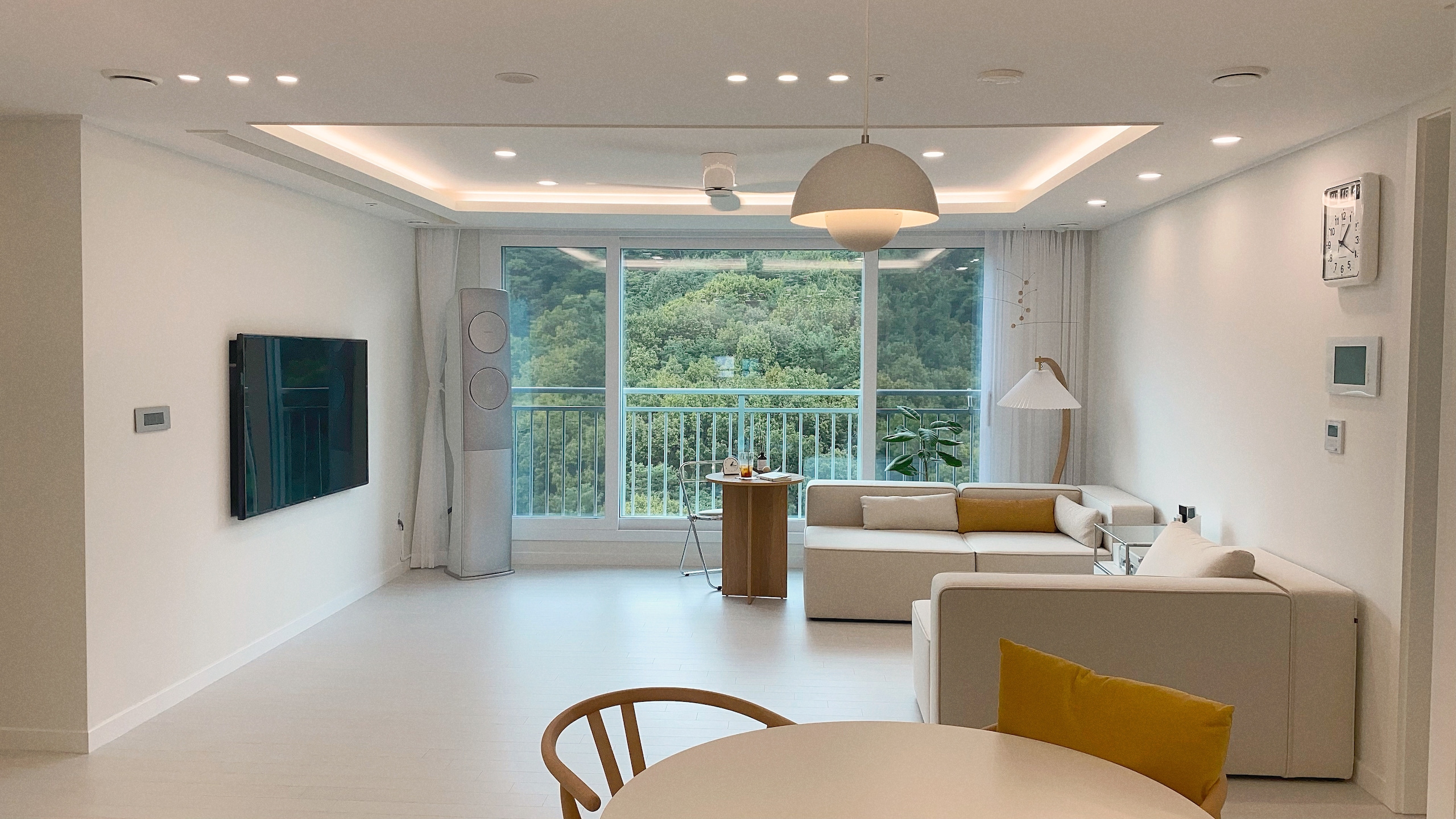Modern Round Coffee Table user photo