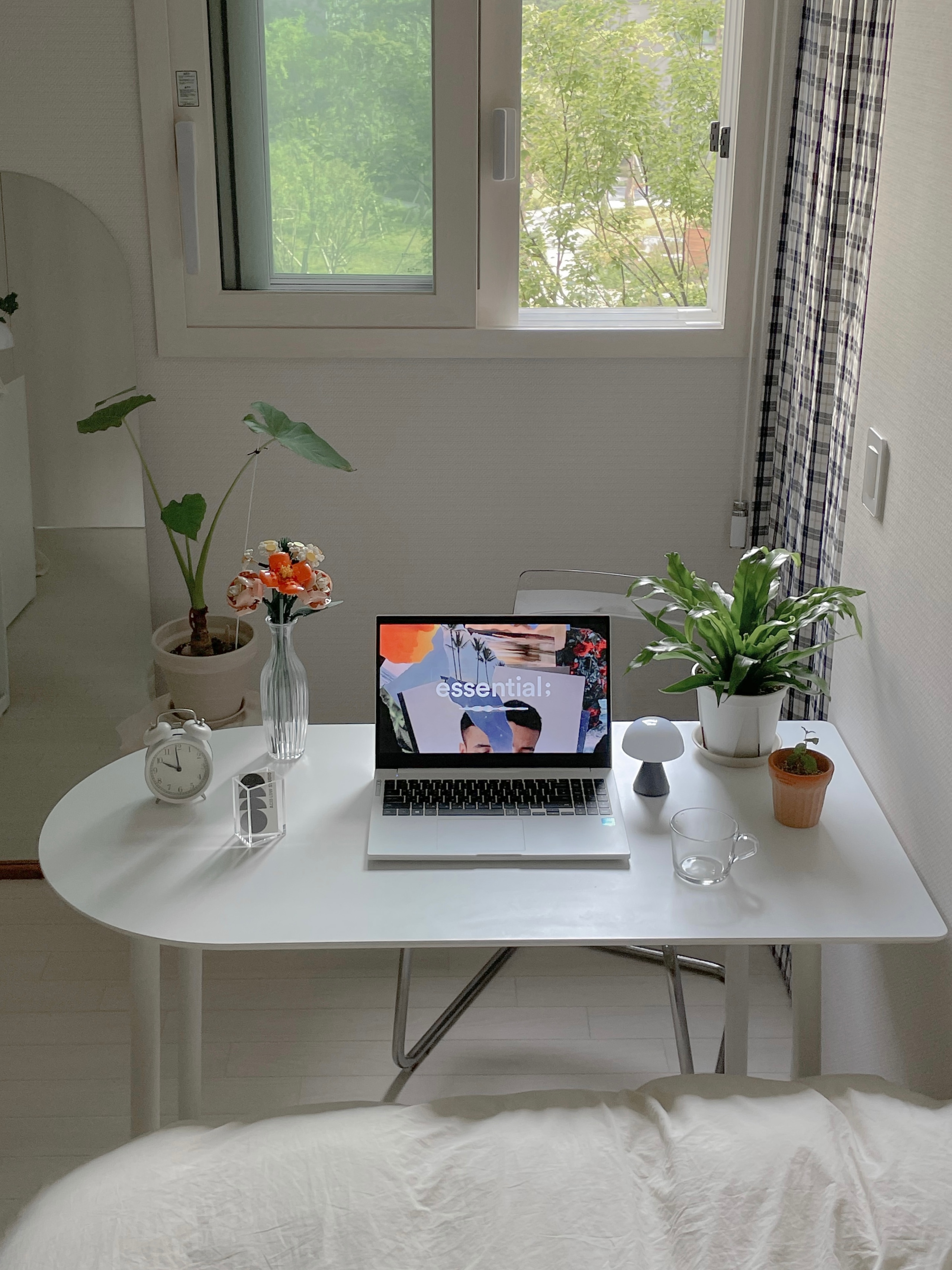 Half-Round White Laminate Dining Table user photo