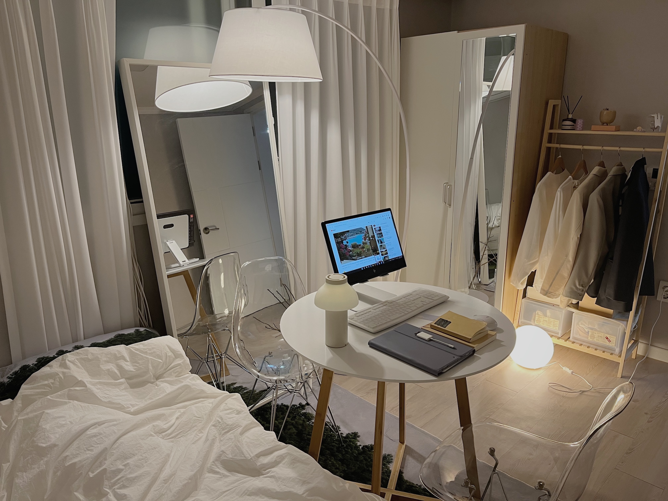 Eiffel Base Molded Chair user photo
