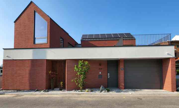 Rumah & taman tengah 3 anggota