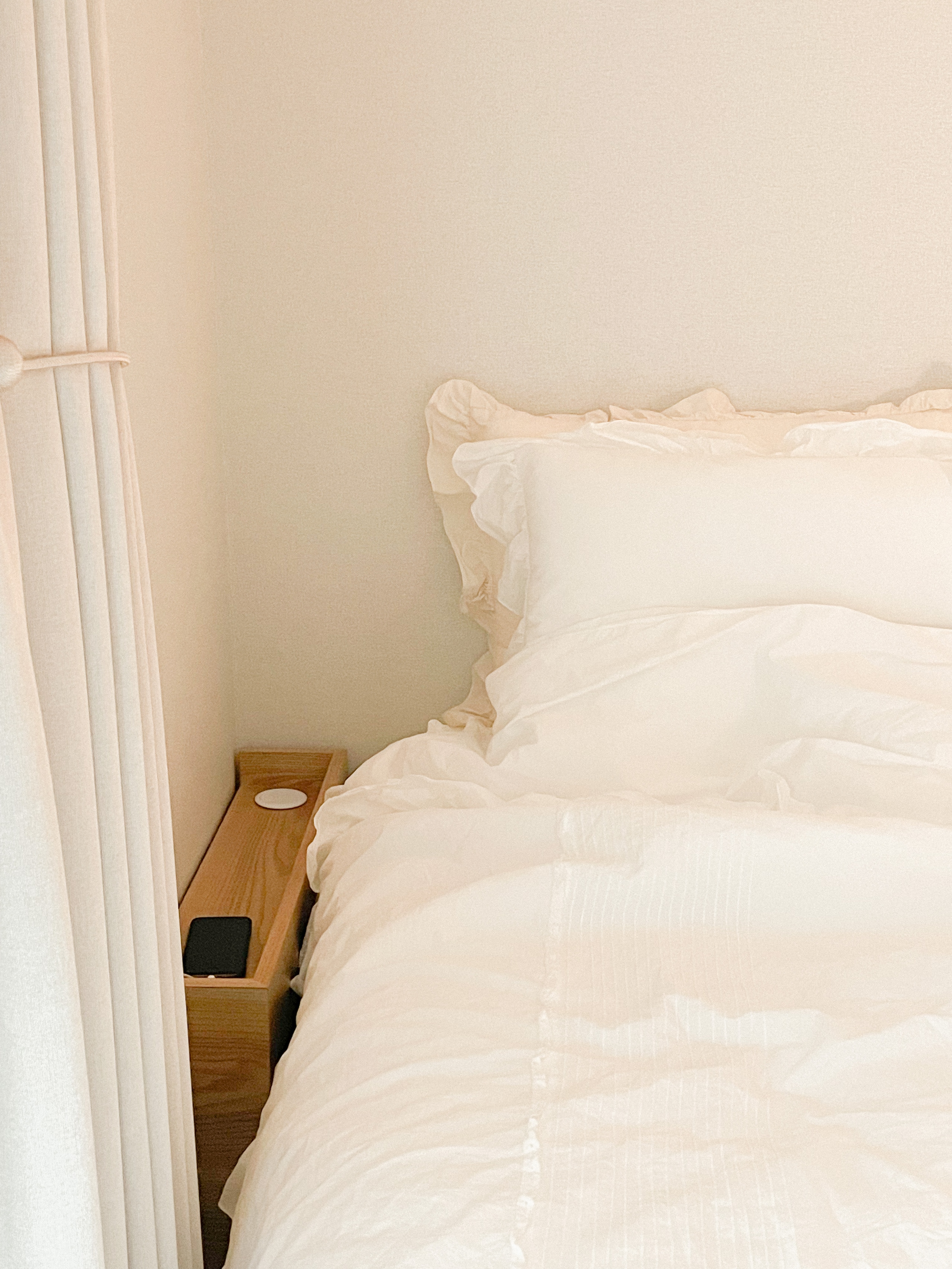 Velita Bedside Gap Side Table Storage Cabinet user photo