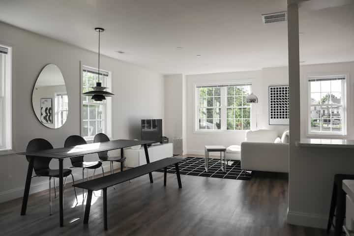 Inside a minimalist's black & white 1375 sq ft townhouse