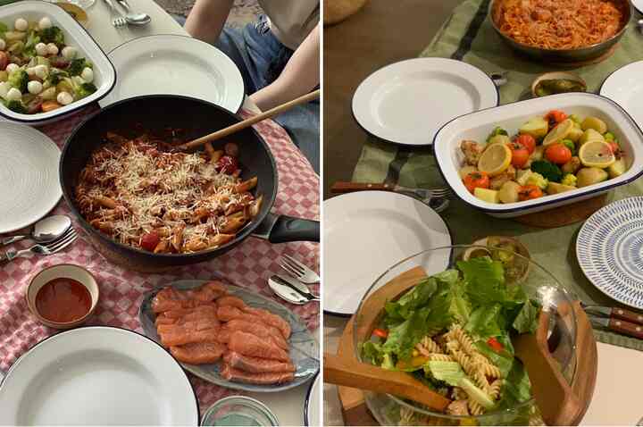 暖かい色調のリビングダイニング、様々な皿やボウルに盛られた料理があるホームパーティーの雰囲気のあるインテリア